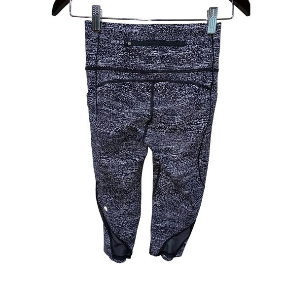 Lululemon Pace Perfect Crop (17") Size 2 - Picture 3 of 8